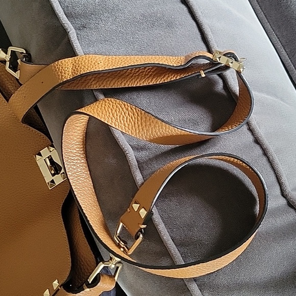 VALENTINO GARAVANI  Pebbled Calfskin Rockstud Flip-Lock Messenger Bag - Picture 12 of 13